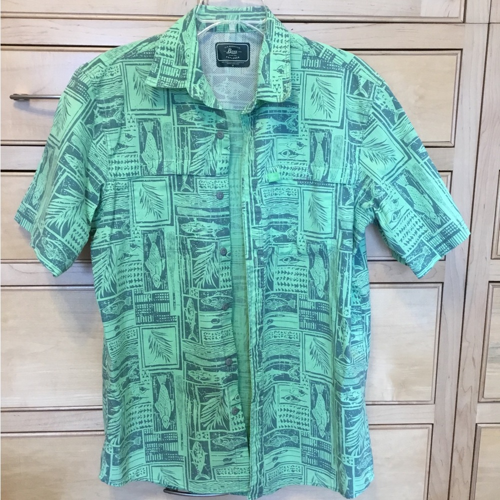 BASS Hawaiian shirt, men’s size medium lime, green/ gray 2 Velcro chest pockets